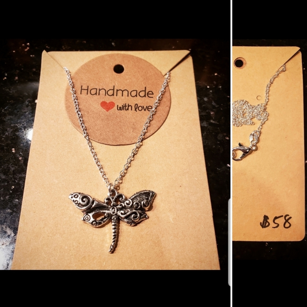 NWT Dragonfly Necklace in Silver